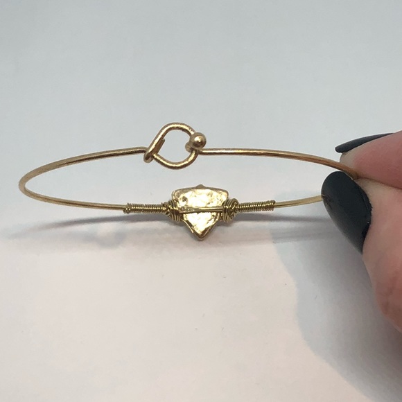 🎉🎉HP 10/4🎉🎉Gold Tone Druzy Triangle Bracelet - Picture 4 of 4